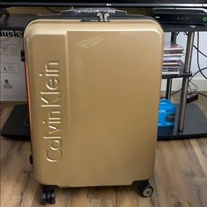 Calvin Klein Manhattan Spinner 2.0 25” luggage